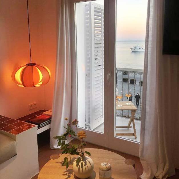 Beachfront Suite In Cadaques Center Exterior foto